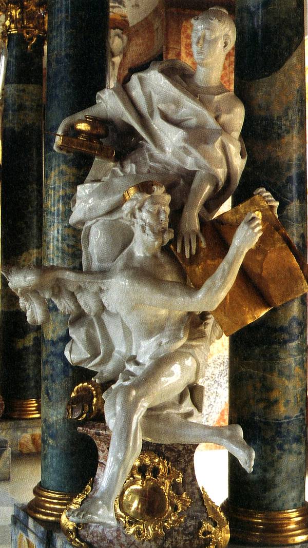 Die Allegorie der Geschichte hindert Chronos, den Gott der Zeit, Blätter aus dem Buch der Geschichte heraus zu reißen und damit der Vergessenheit zu überliefern. Skulptur von Dominikus Hermenegild Hegenauer im Bibliothekssaal Wiblingen, 1744/45.