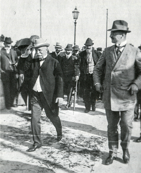 Graf Ferdinand von Zeppelin und Generaldirektor Alfred Colsman 1908