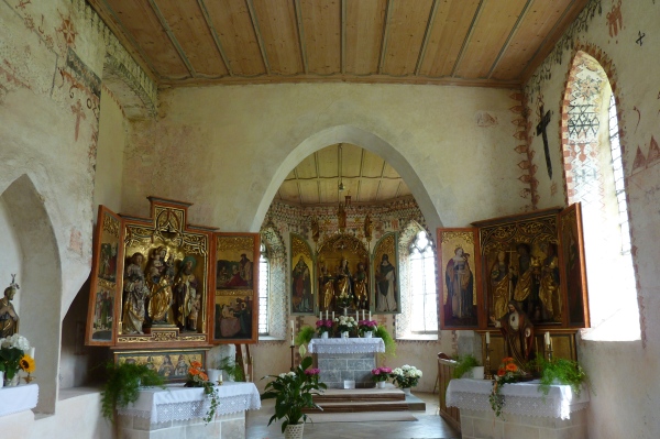 Beispiel für einen ländlichen Kirchenraum des 15. Jahrhunderts: Genhofen im Allgäu.